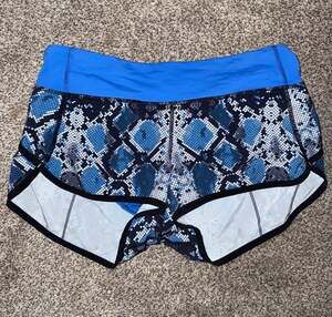 Lululemon Speed Short Blue Snake Print Size 6